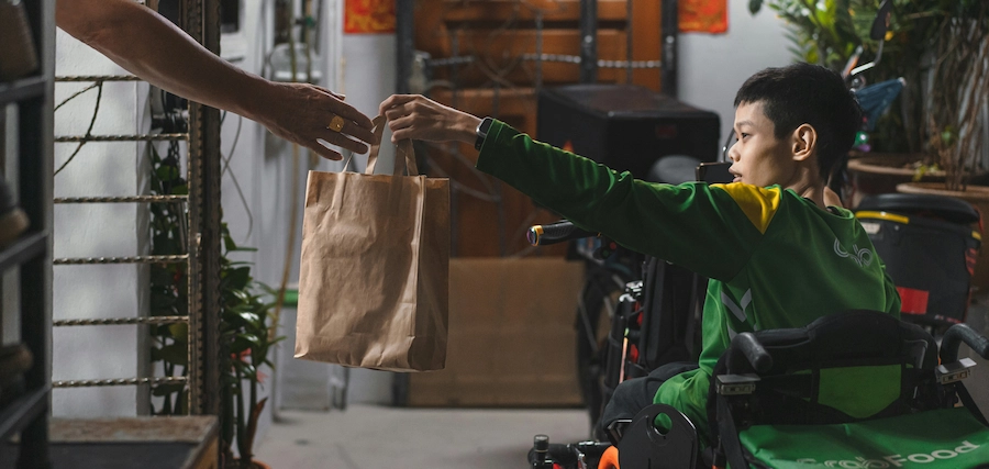 Home delivery rider from one of the best delivery platforms for restaurants